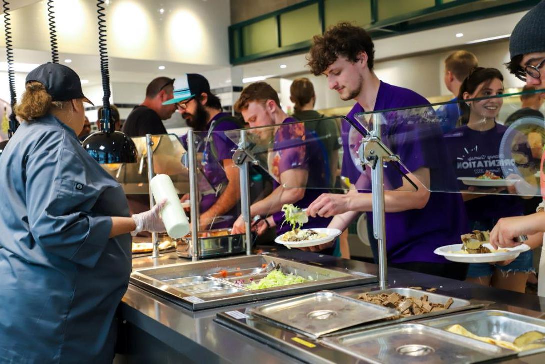 Students grabbing food in Battenberg Cafe